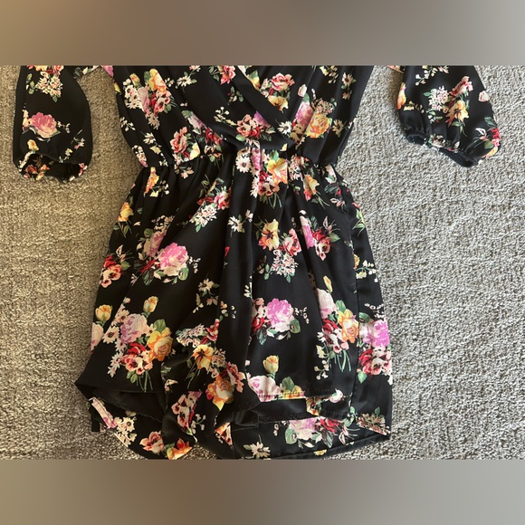 Floral Romper - Picture 2 of 4